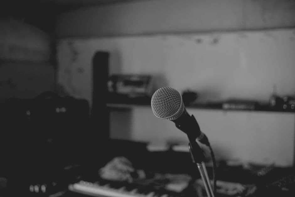 How to Pitch Music to Playlists and Curators