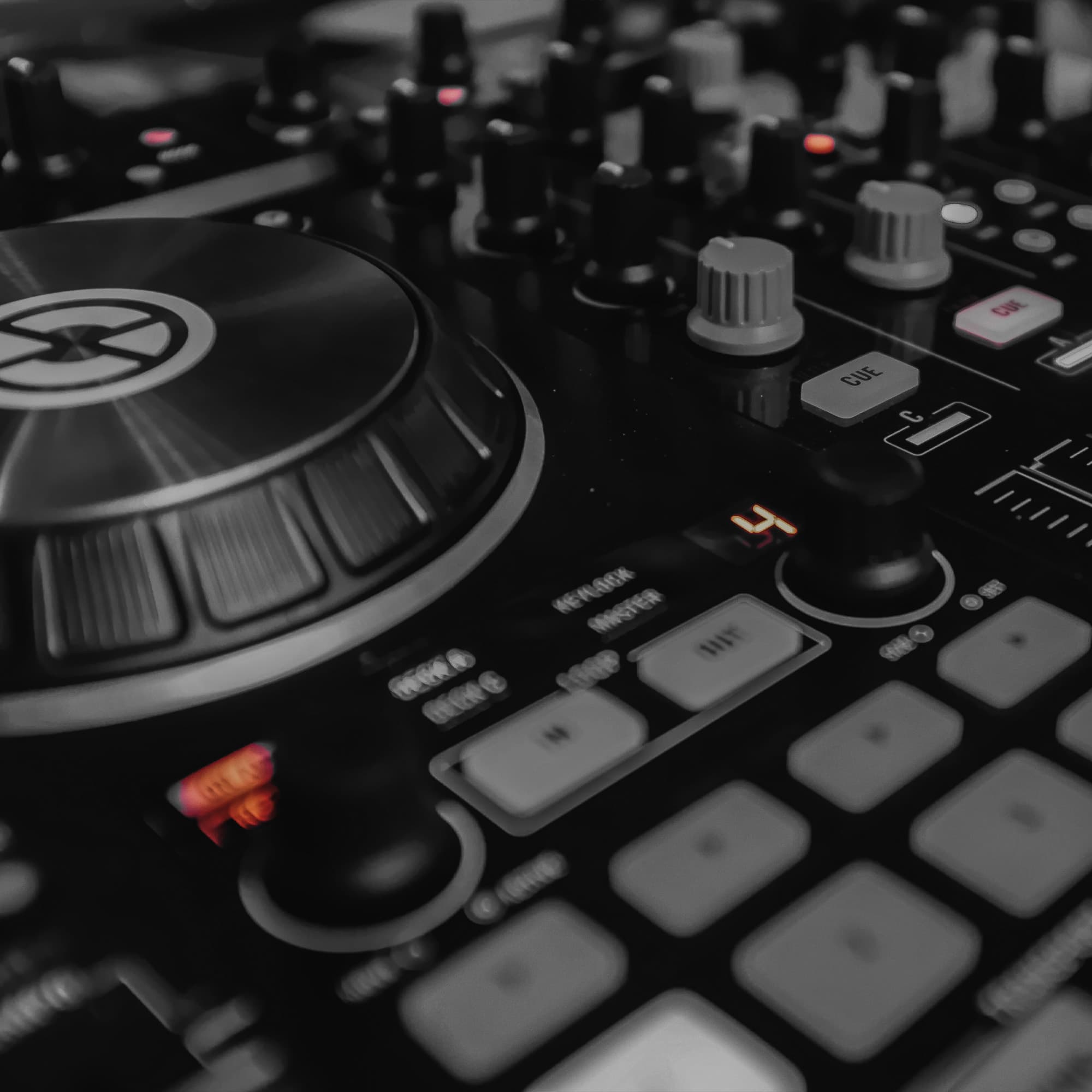 DJ Equipment in the OohYeah music marketplace