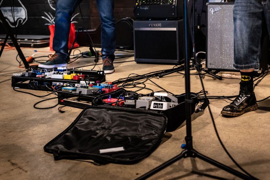 Selling Used Guitar Pedals Online Safely: Complete Guide