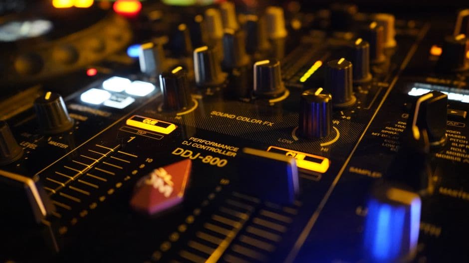 How to Sell DJ Equipment Locally: 7 Fast Ways